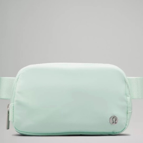 NWT LULULEMON BELT BAG - Picture 4 of 5